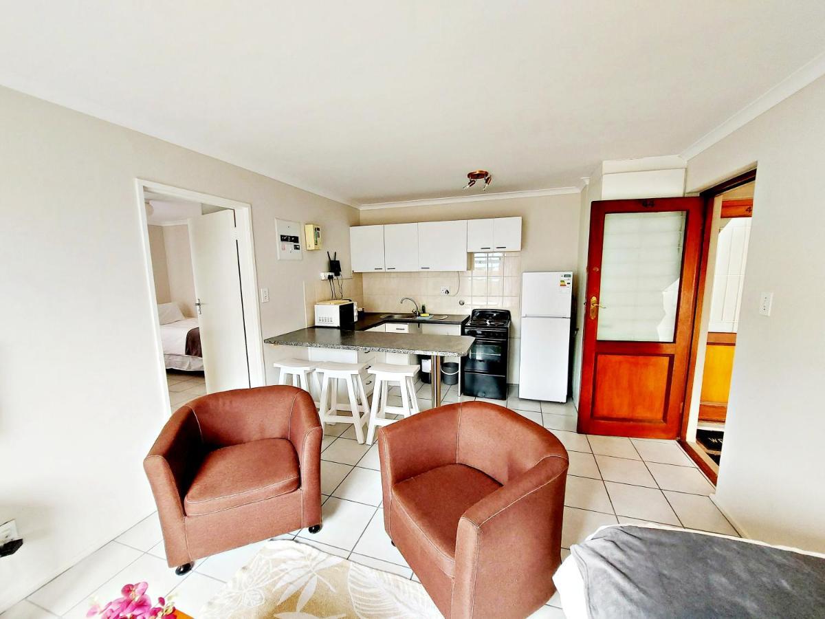 Broadway Self Catering Apartments Дърбанвил Екстериор снимка